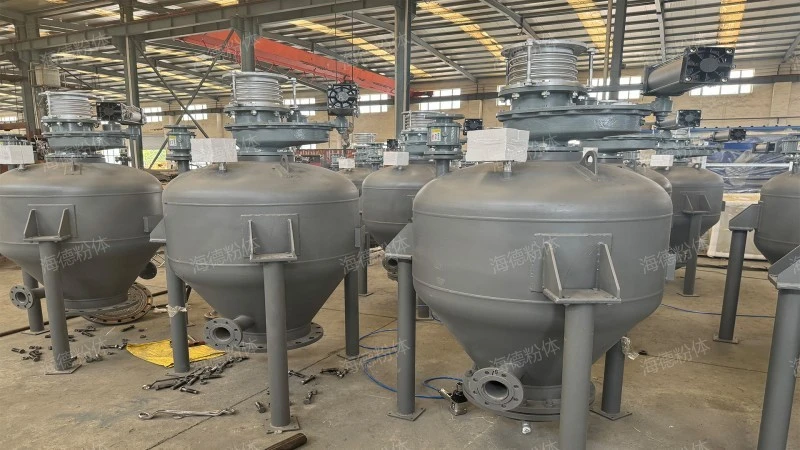 Vertical bottom conveying pump