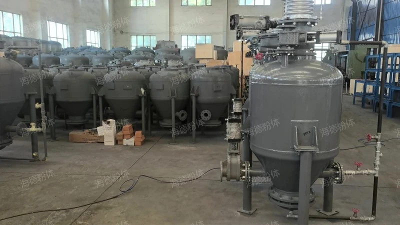 Upward blowing warehouse type conveying pump