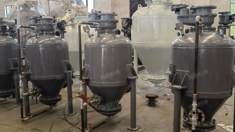 Horizontal silo conveying pump