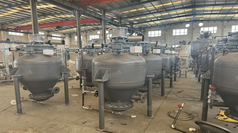 Warehouse type powder conveying pump