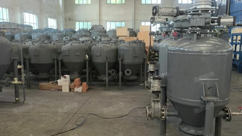 Horizontal silo conveying pump