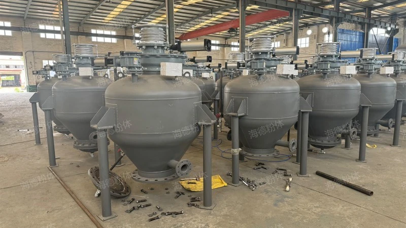 Integrated pneumatic conveying pump