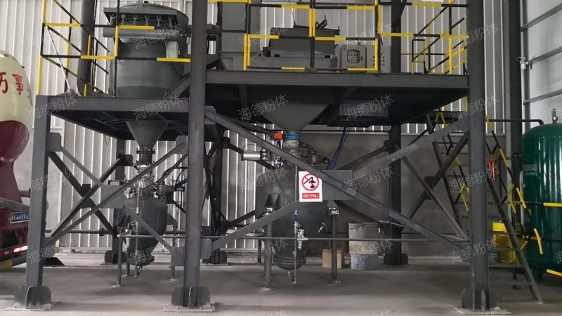 Positive pressure pneumatic ash conveying bin pump