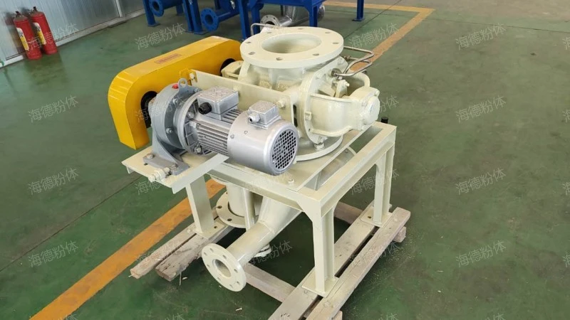 Backpack type rotating feeder