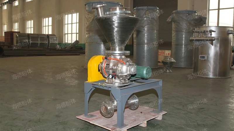 Lock gas feeder