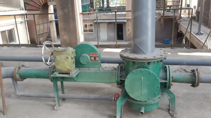 Pneumatic ash removal material sealing pump