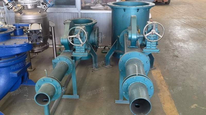 Dry powder pneumatic conveying material sealing pump
