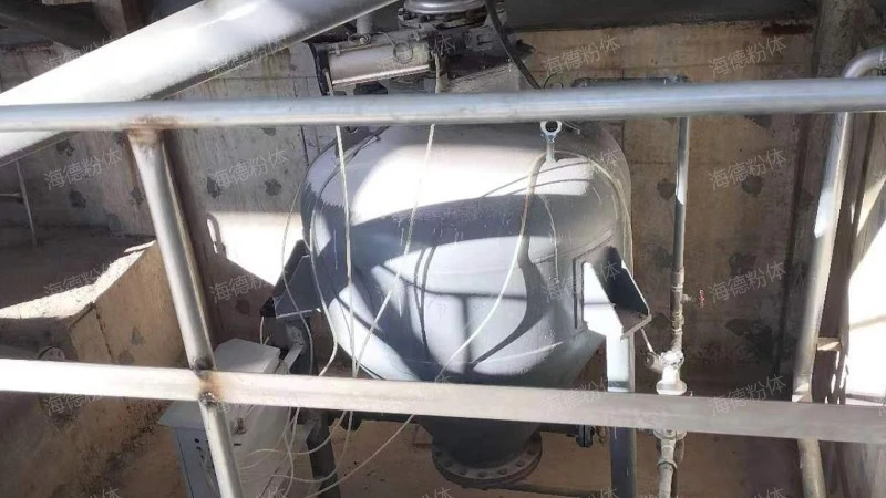 Grain silo pneumatic conveying
