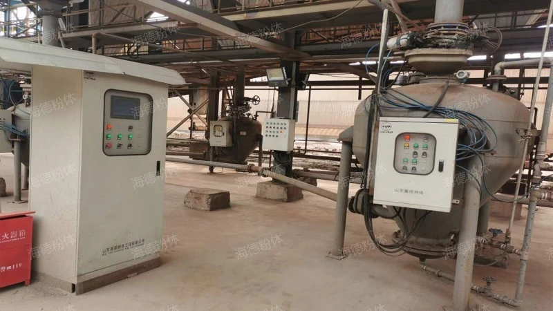 Phenolic resin powder conveying system