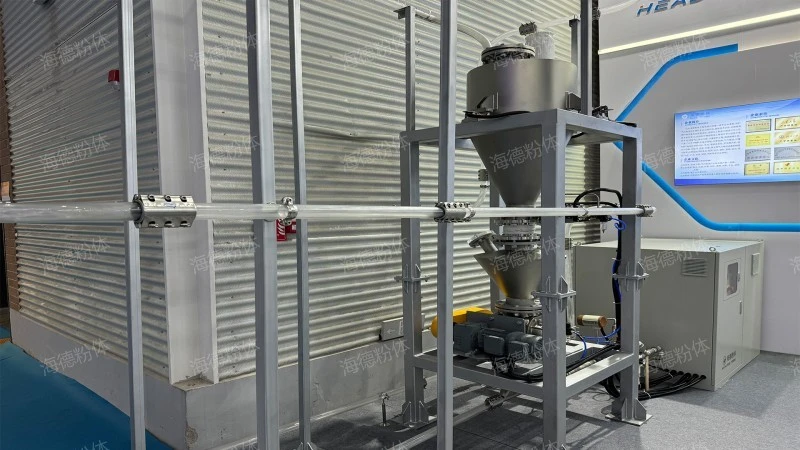 Calcium oxide powder conveying equipment