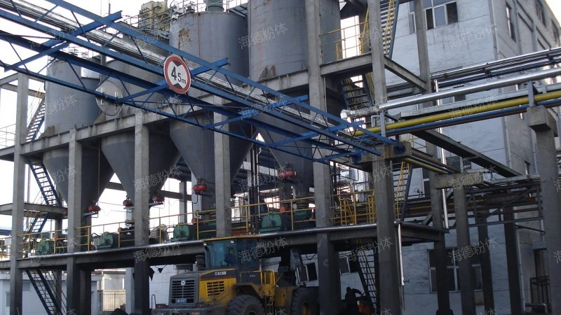 Pneumatic conveying of foam powder