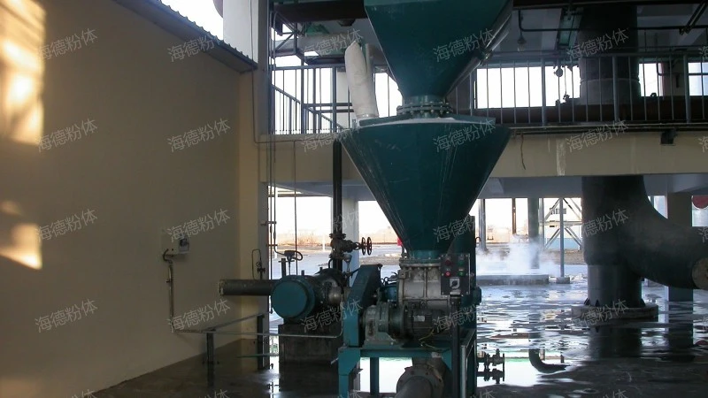 Powder screening and mixing pneumatic conveying system