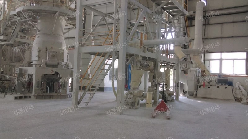 Powder screening and mixing pneumatic conveying system