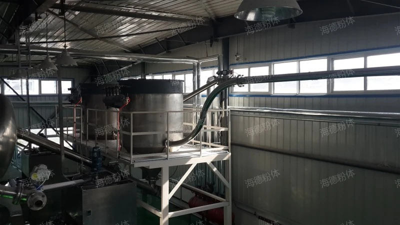 Powder screening and mixing pneumatic conveying system